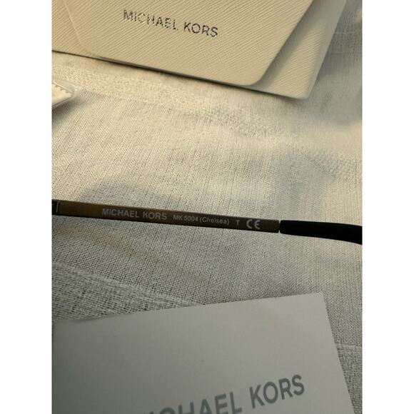 Michael Kors Chelsea Sunglases - Picture 8 of 9